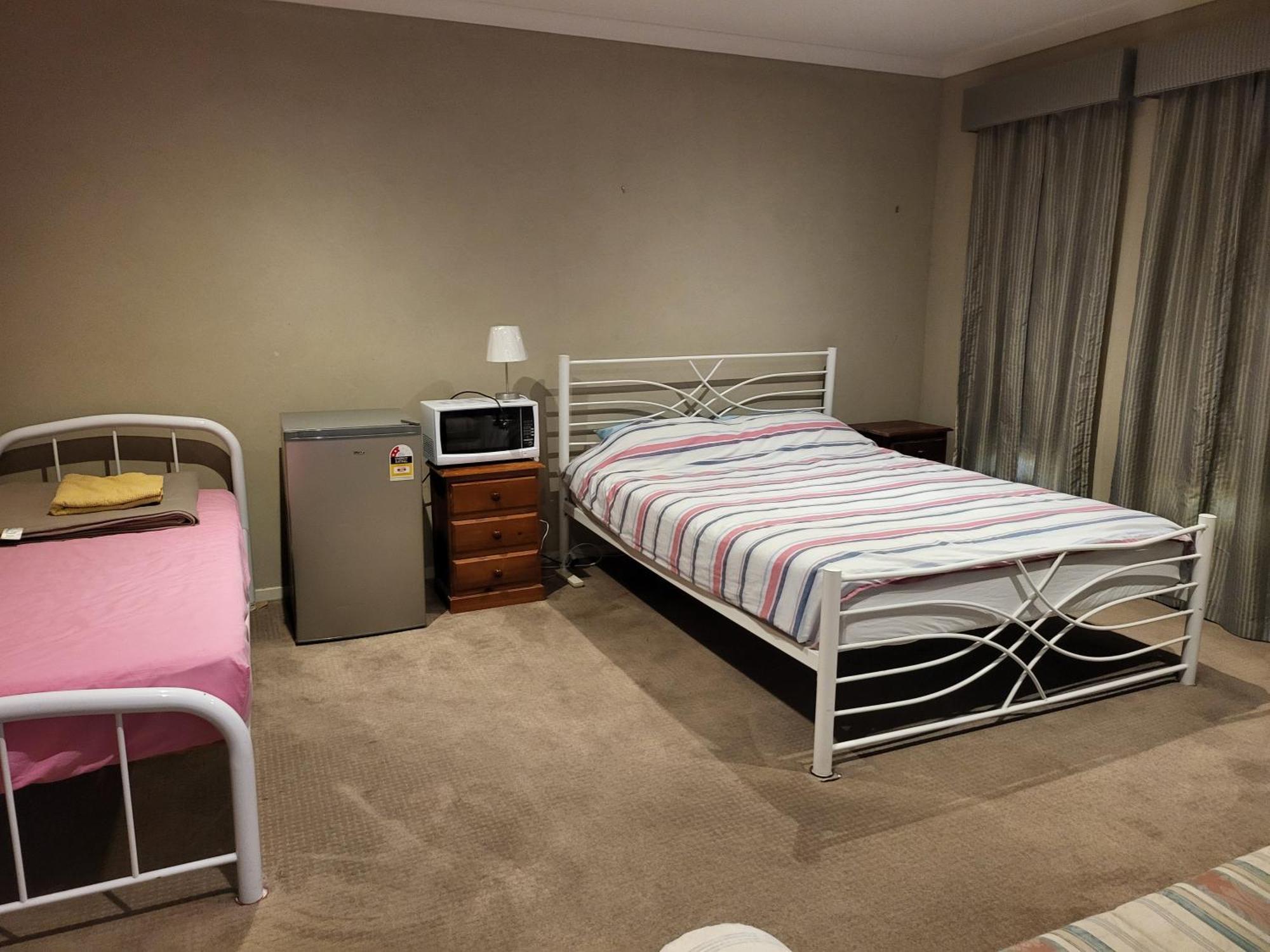 Lucky House Hotel Point Cook Bagian luar foto