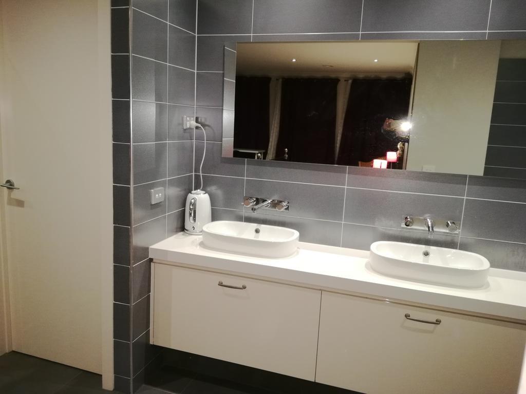 Lucky House Hotel Point Cook Bagian luar foto